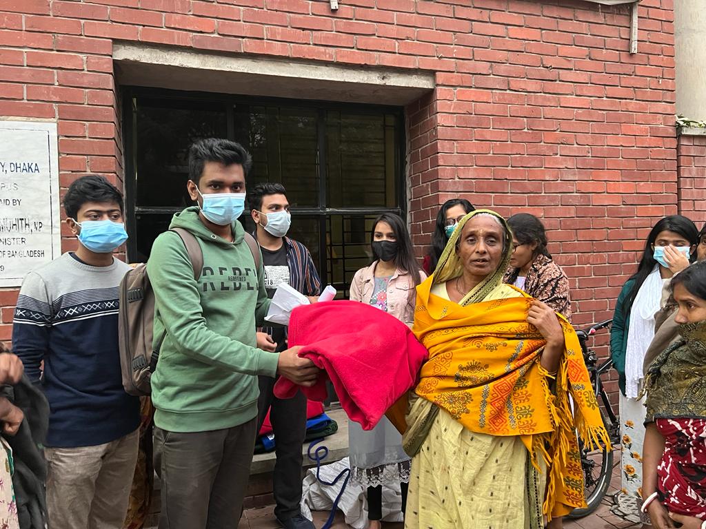 কোভিডে শীতবস্ত্র বিতরণ